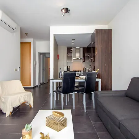 Blue Wave Apartment *